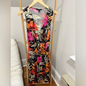 🌺🌹❤️ Tropical and floral Banana Republic dress with belt.